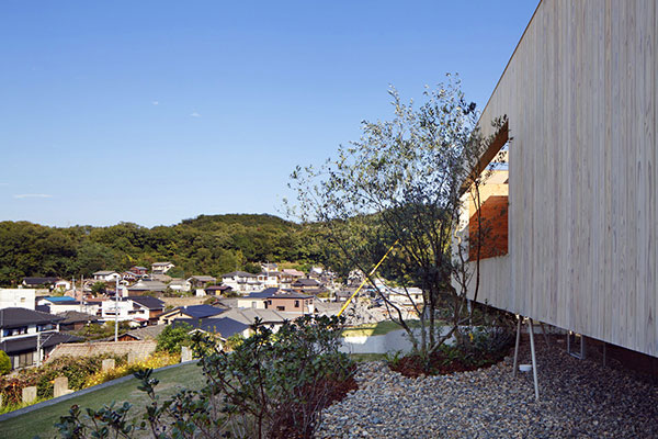 خانه ای ژاپنی با سازگاری مناسب محیط